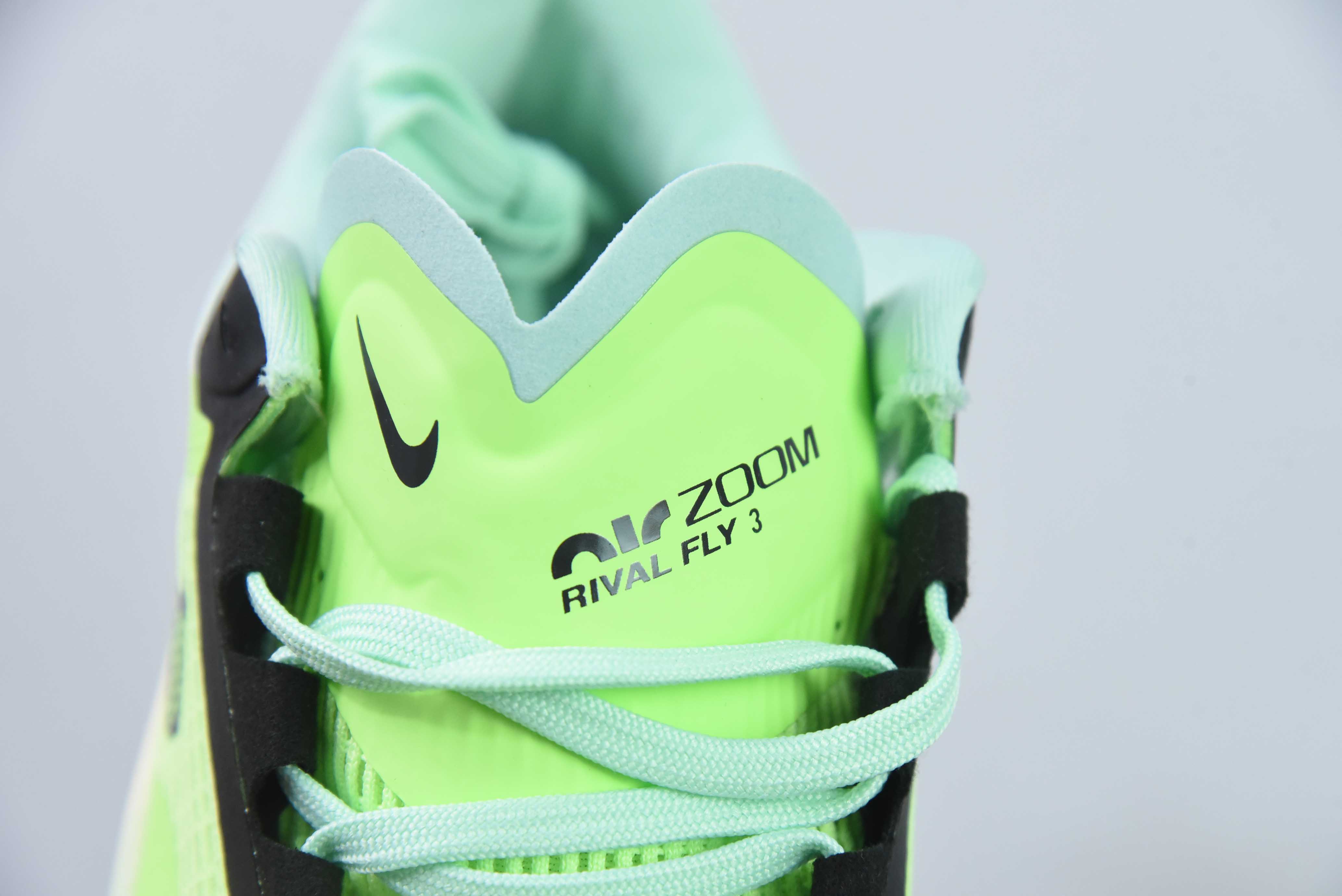 나이키 에어 줌 라이벌 플라이 3. 초경량 러닝화 충격흡수 패브릭 경량 러닝화 상품 번호: CT2405-358 사이즈: 36-46