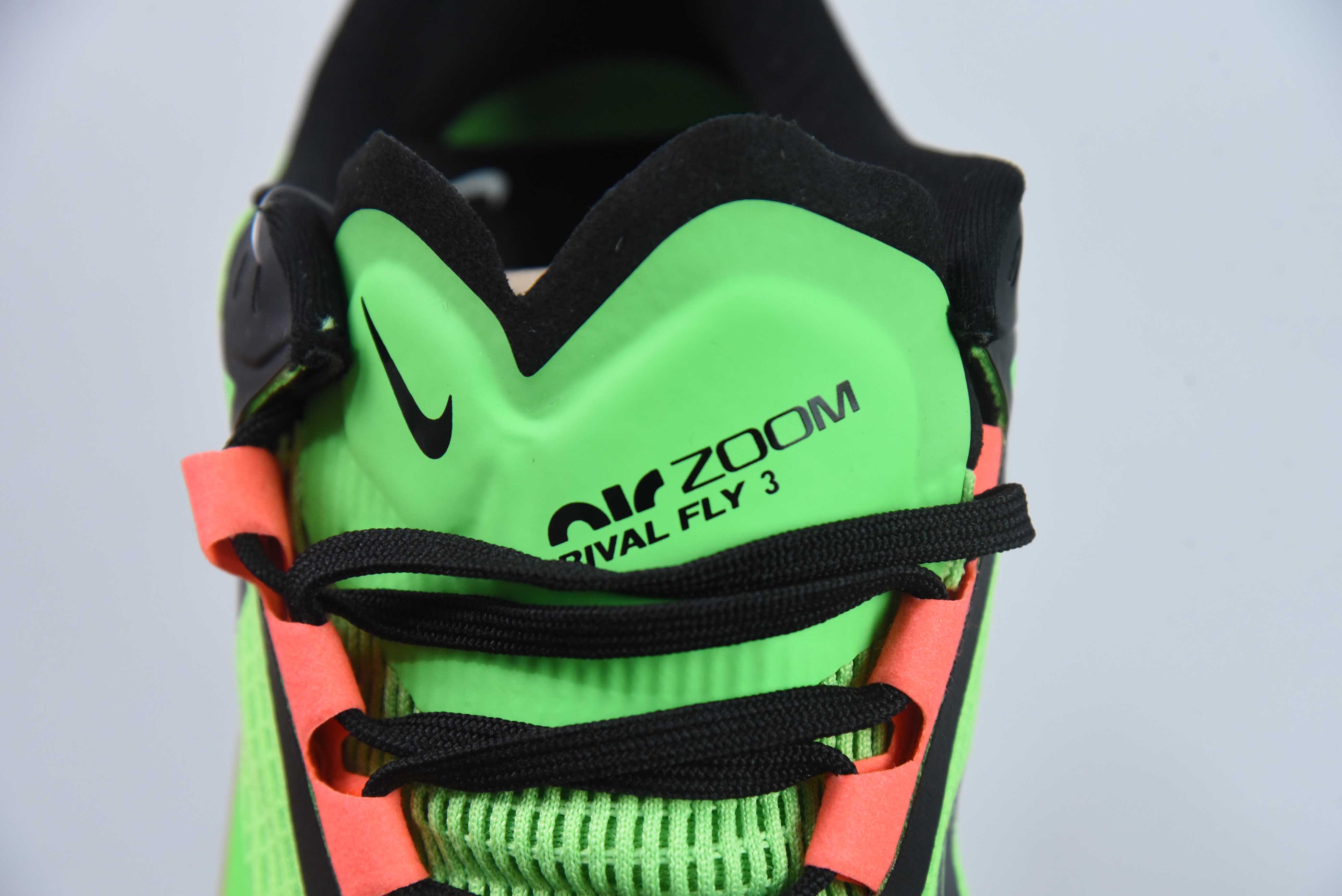 나이키 에어 줌 라이벌 플라이 3. 초경량 러닝화 패브릭 쿠셔닝 경량 러닝화 제품 번호: DZ4775-304 사이즈: 39-46