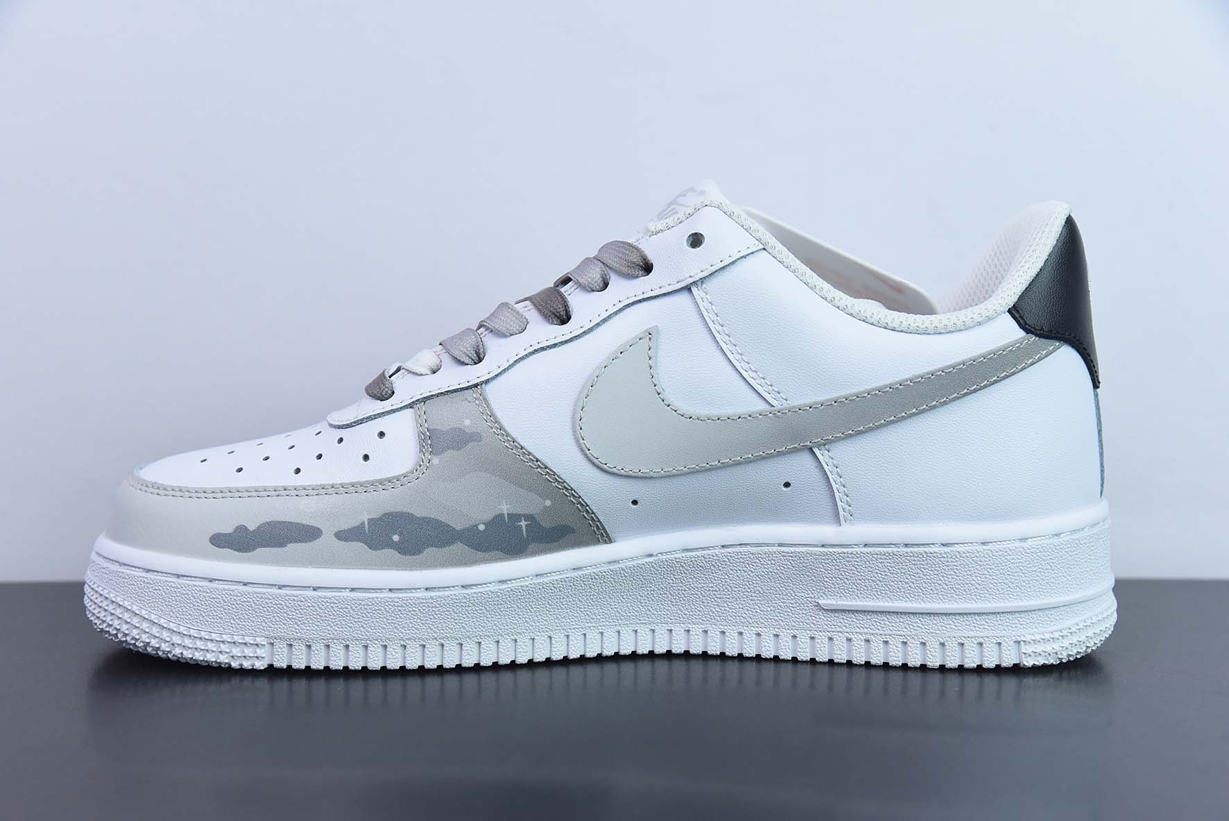 나이키 에어 포스 1 로우 07 클라우드 컬러 에어 포스 1 로우 캐주얼화 아이템 번호: CW2288-312 사이즈: 36-44