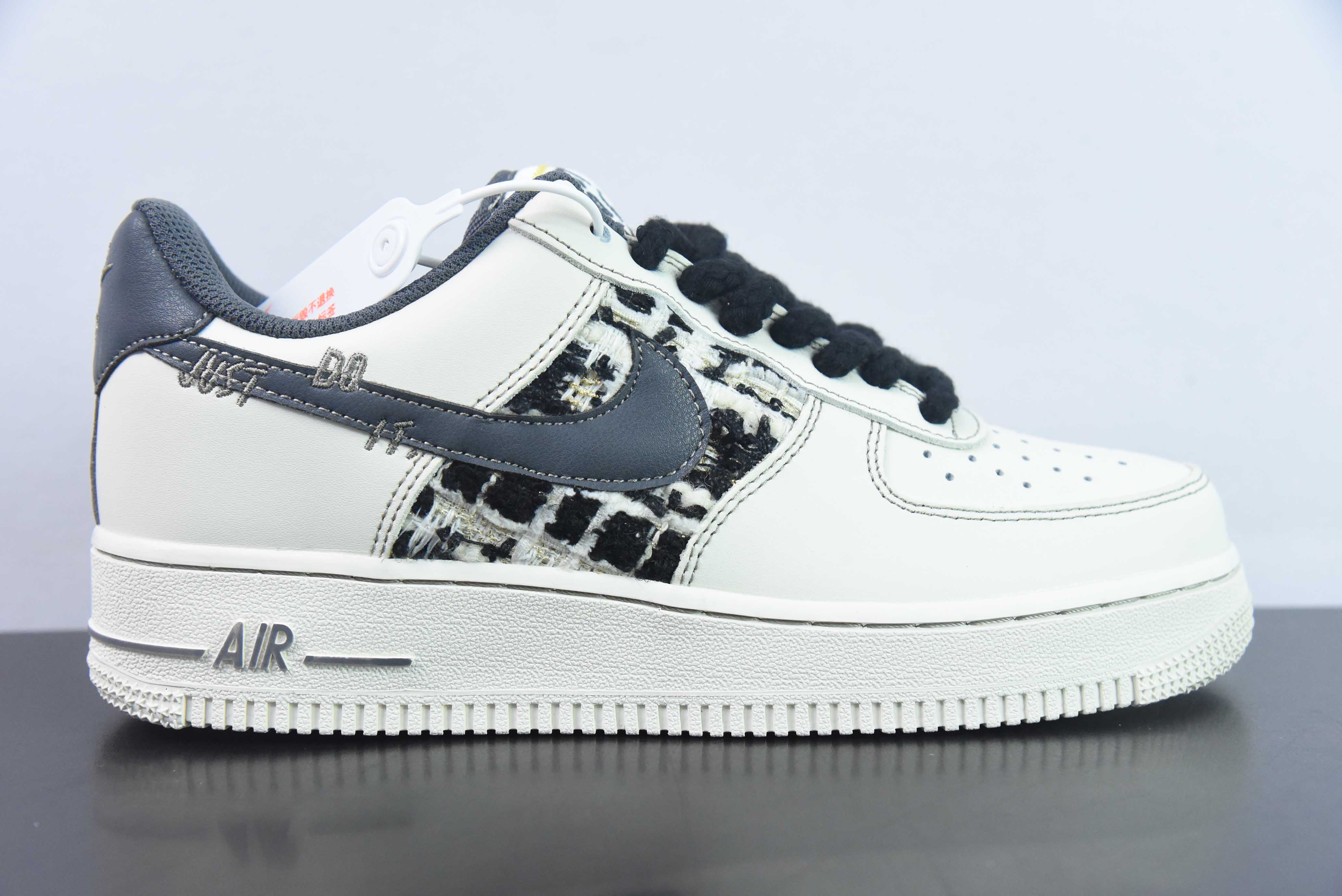 나이키 에어 포스 107 로우 JUST DO IT 에어 포스 원 클래식 로우탑 백 캐주얼 운동화 흑백 직조 작은 향기로운 바람 아이템 : FJ7740-016 사이즈 : 36-44