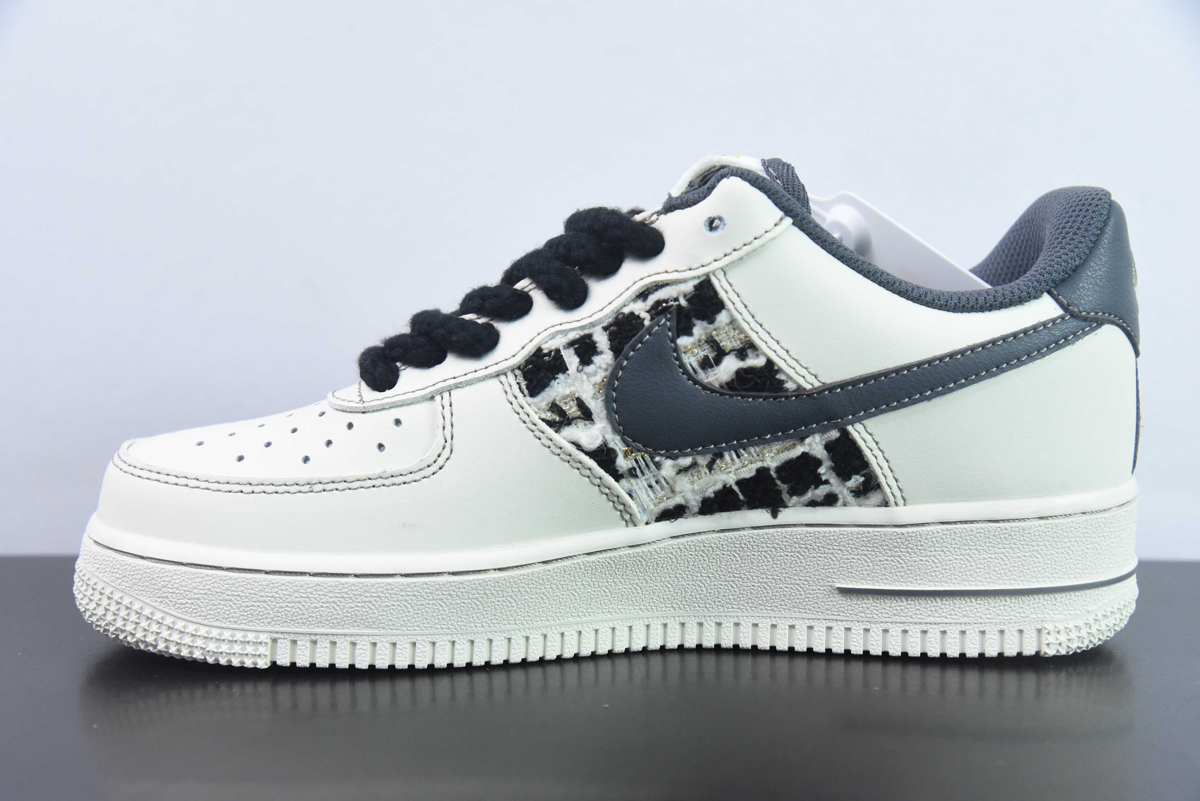 나이키 에어 포스 107 로우 JUST DO IT 에어 포스 원 클래식 로우탑 백 캐주얼 운동화 흑백 직조 작은 향기로운 바람 아이템 : FJ7740-016 사이즈 : 36-44