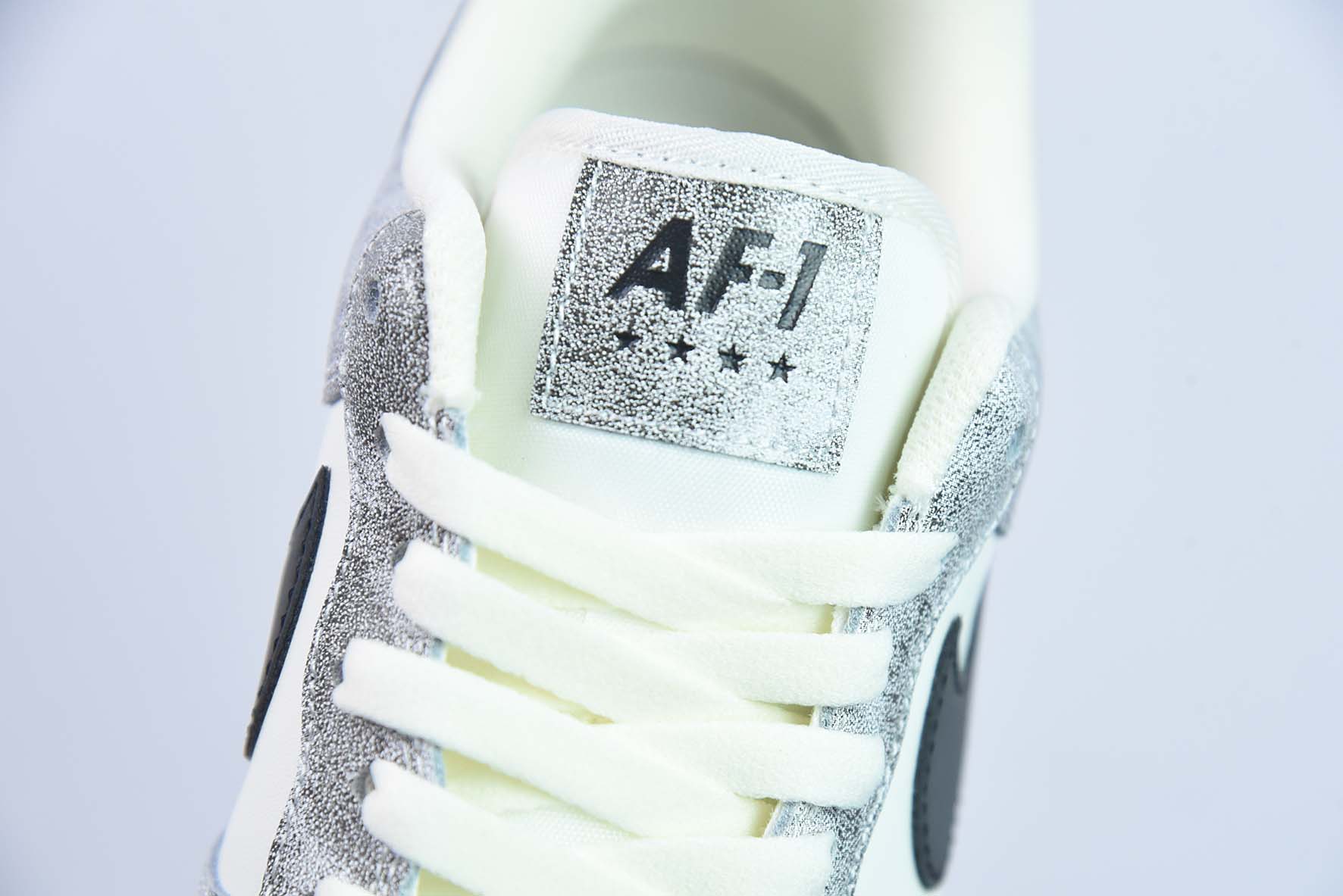 NK 에어 포스 107 로우 락 블랙 에어 포스 1 로우 캐주얼 보드 슈즈 아이템 번호: YY6938-365 사이즈: 36-44