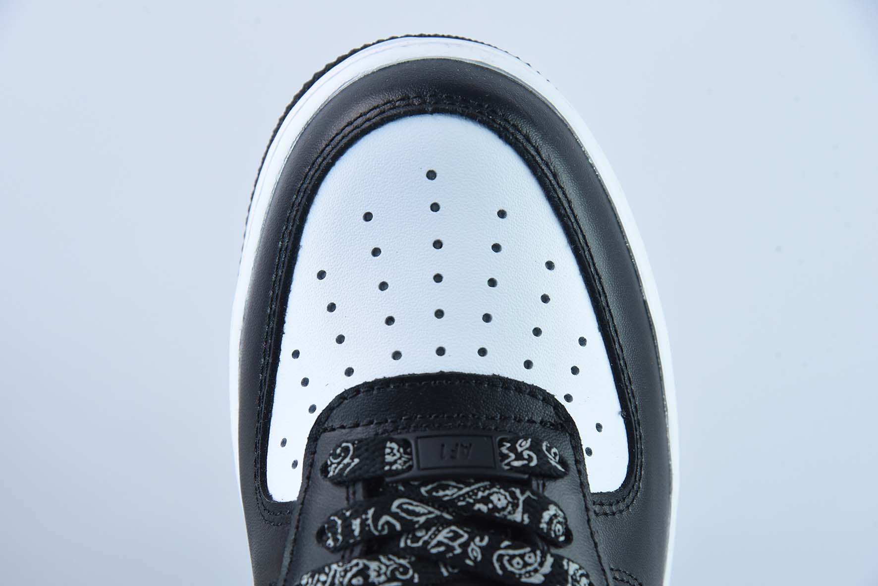 에어 포스 107 로우 블랙 페이즐리 에어 포스 1 화이트 캐슈 플라워 리플렉티브 XM6389-316 사이즈: 36-44