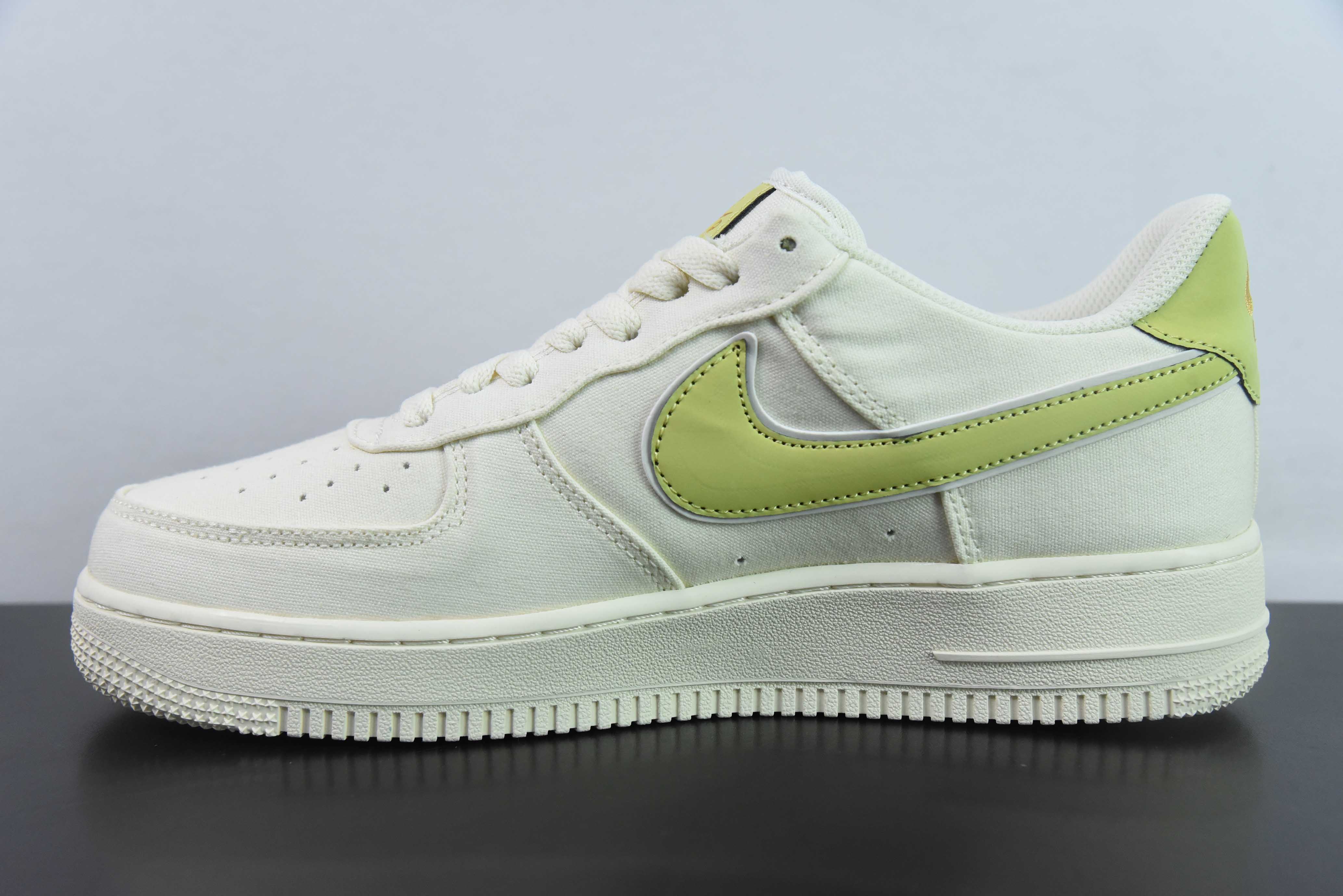 NK 에어 포스 1 07 로우 에어 포스 원 로우 탑 백 캐주얼 스니커즈 아이템: MN5696-109 사이즈: 36-44