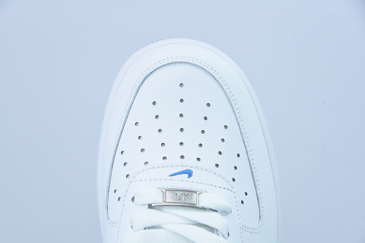 나이키 에어 포스 107 LV8 화이트/UNC 에어 포스 원 클래식 화이트 노스캐롤라이나 블루 아이템: DR9867-101 사이즈: 35.5-44