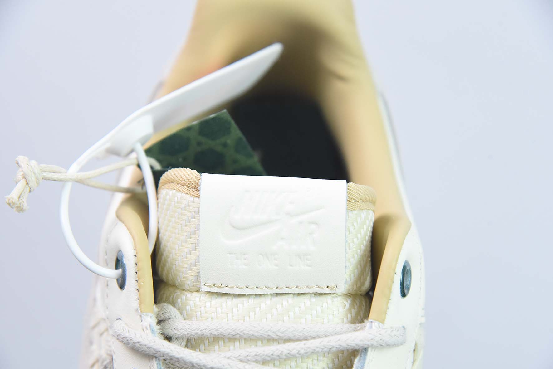 UAY27729039 나이키 에어 포스 1 AF1 뱀부 베이지 로우탑 나이키 캐주얼 슈즈 아이템 번호: FN0369-101 사이즈: 35-44