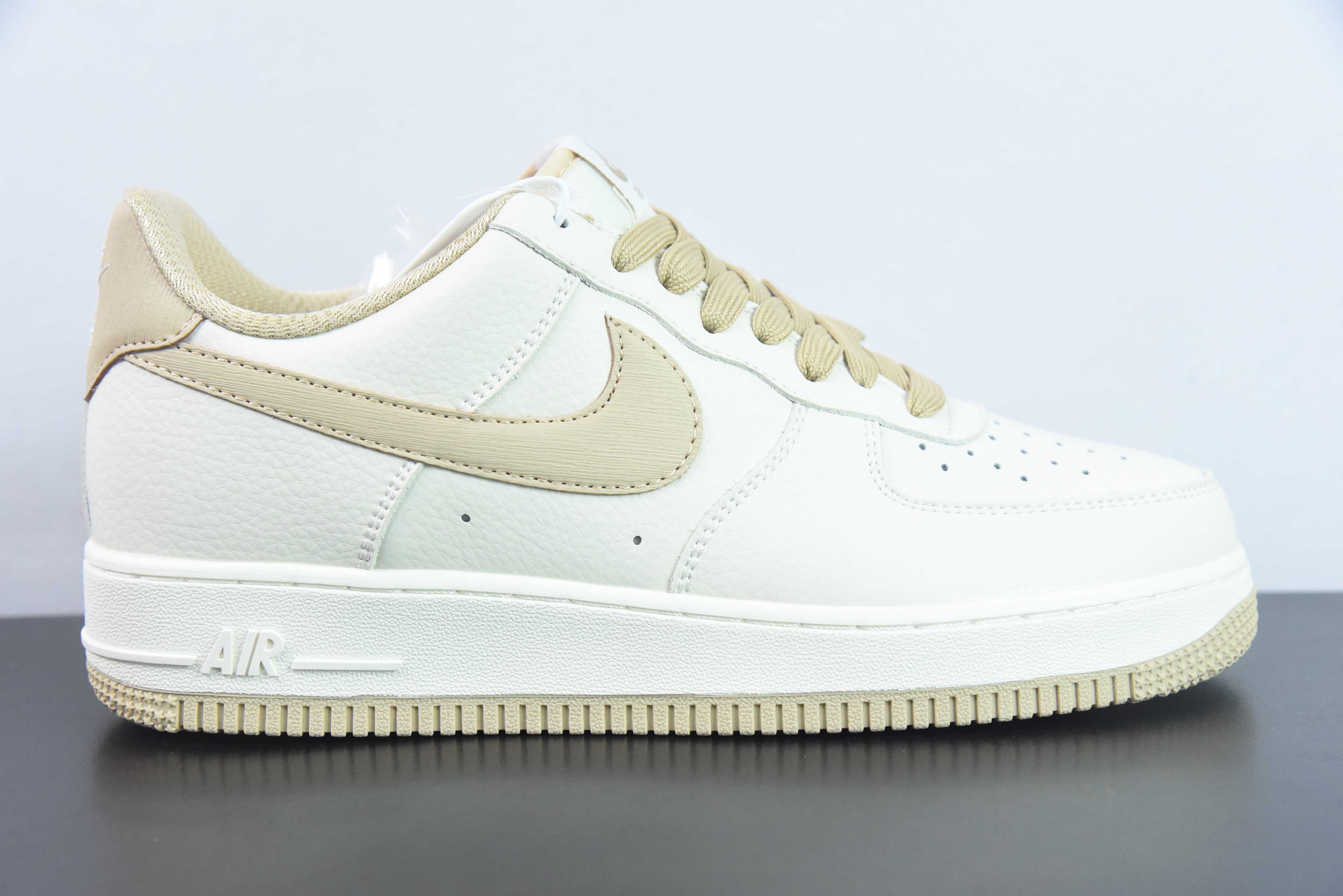 Nk 에어 포스 107 로우 베이지 카키 컬러 에어 포스 원 로우탑 캐주얼 스니커즈 아이템: GR5263-023 사이즈: 36-44