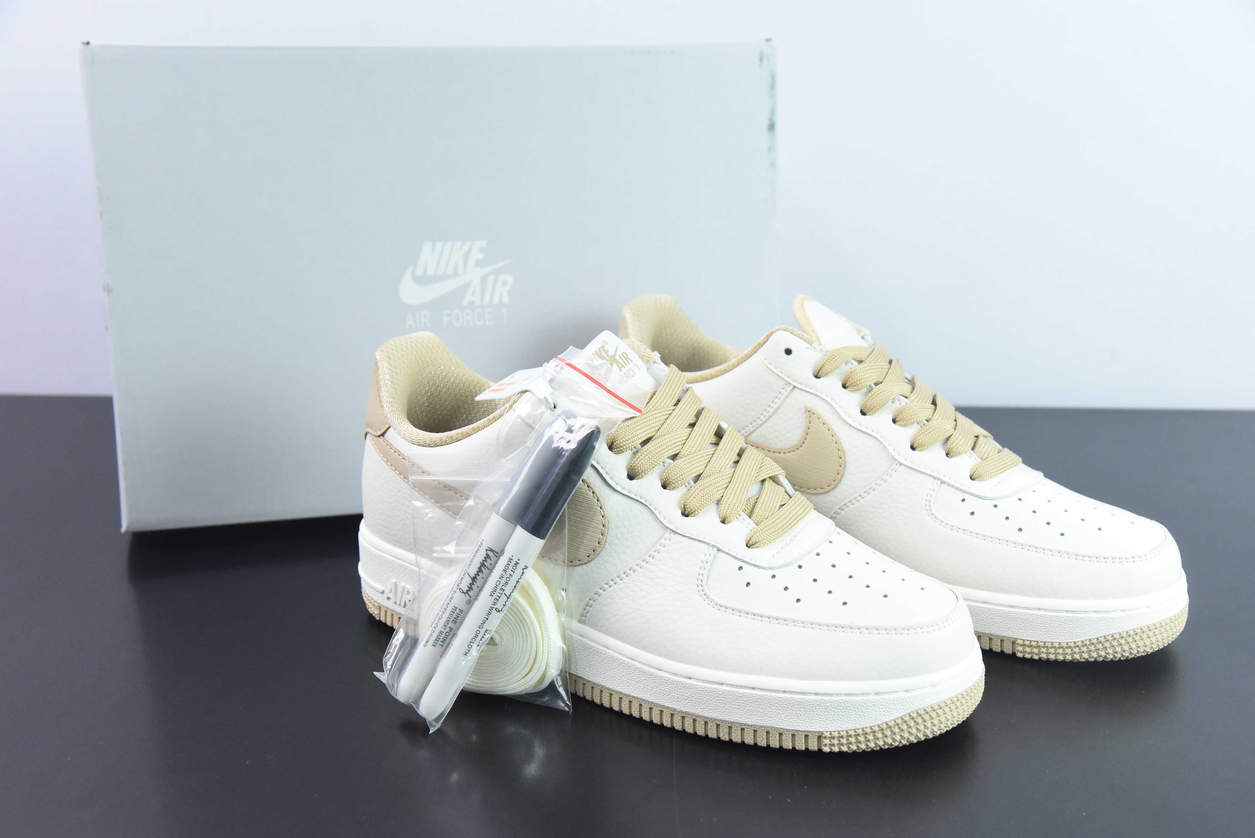 Nk 에어 포스 107 로우 베이지 카키 컬러 에어 포스 원 로우탑 캐주얼 스니커즈 아이템: GR5263-023 사이즈: 36-44