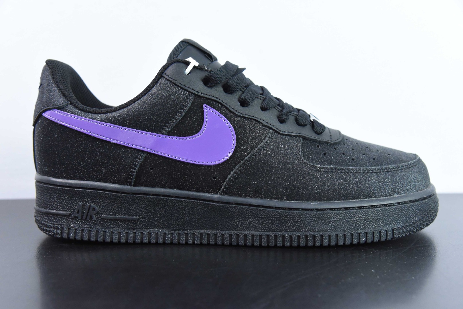 나이키 에어 포스 1 로우 블랙 퍼플 스타즈 에어 포스 1 로우 탑 캐주얼 스니커즈 아이템: CW2288-014 사이즈: 36-44