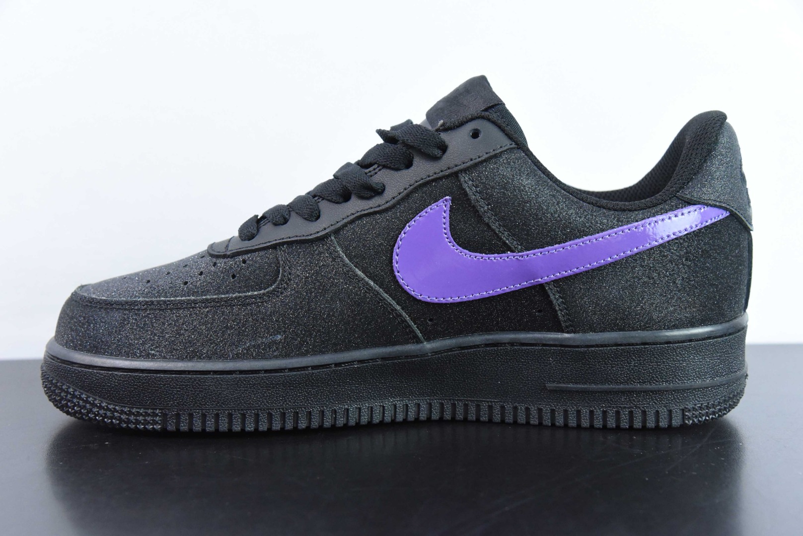 나이키 에어 포스 1 로우 블랙 퍼플 스타즈 에어 포스 1 로우 탑 캐주얼 스니커즈 아이템: CW2288-014 사이즈: 36-44