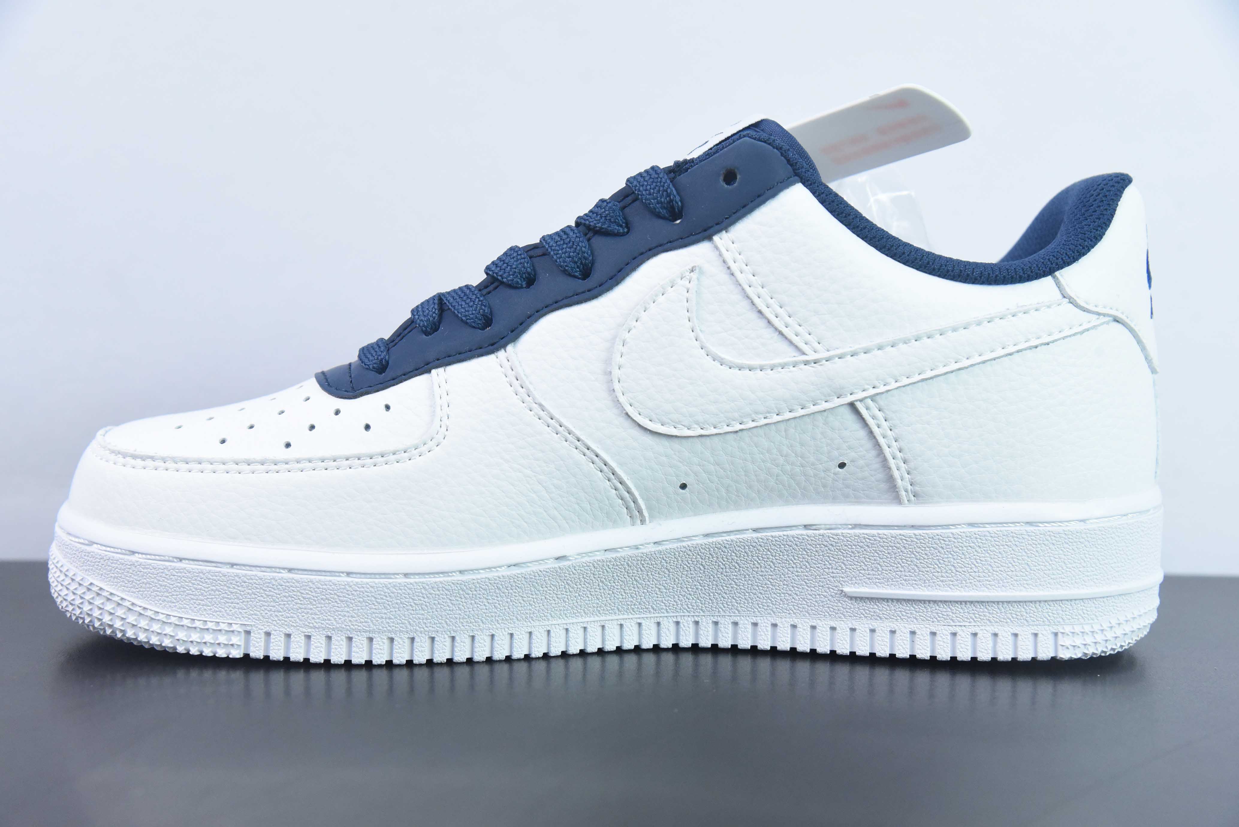 프래그먼트 디자인 x Nk 에어 포스 107 로우 라이트닝 후지와라 히로시 공동 브랜드 화이트 네이비 클래식 에어 포스 1 로우탑 캐주얼 스니커즈 아이템 번호: TT0801-606 사이즈: 36-44