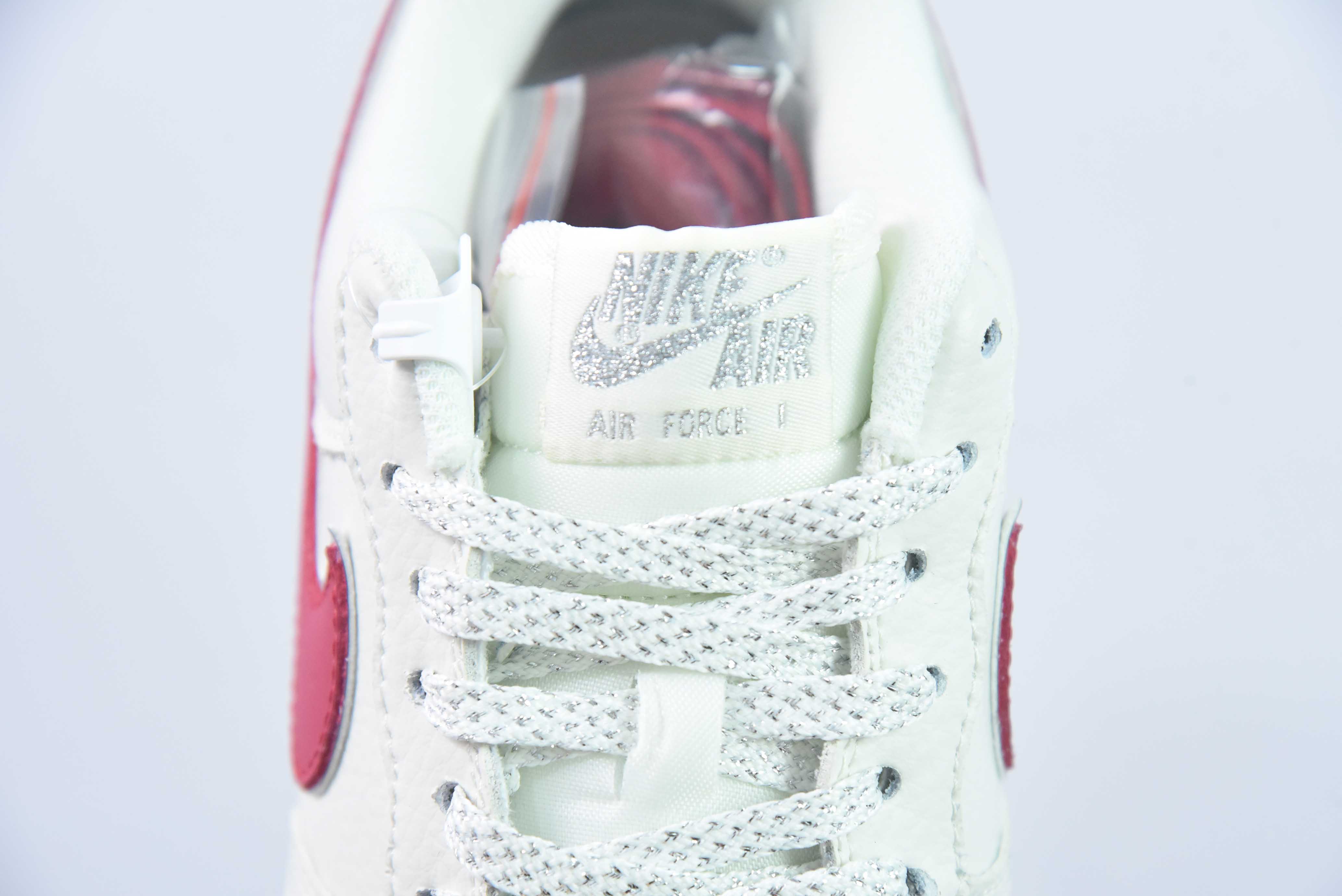 나이키 에어 포스 1 AF1 에어 포스 원 / 로우탑 화이트 레드 자수 품목 번호: BS9055-732 사이즈: 36-44