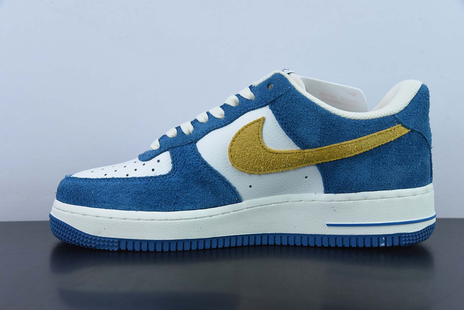 나이키 에어 포스 1 로우 07 스웨이드 블루 옐로우 공식 아이템: BQ8988 103K 사이즈: 36-44