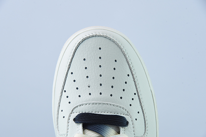 에어 포스 1 07 미드 스트링 라벨 화이트 및 블랙 스몰 후크 에어 포스 1 미드 탑 NT2969-013 사이즈: 36-44