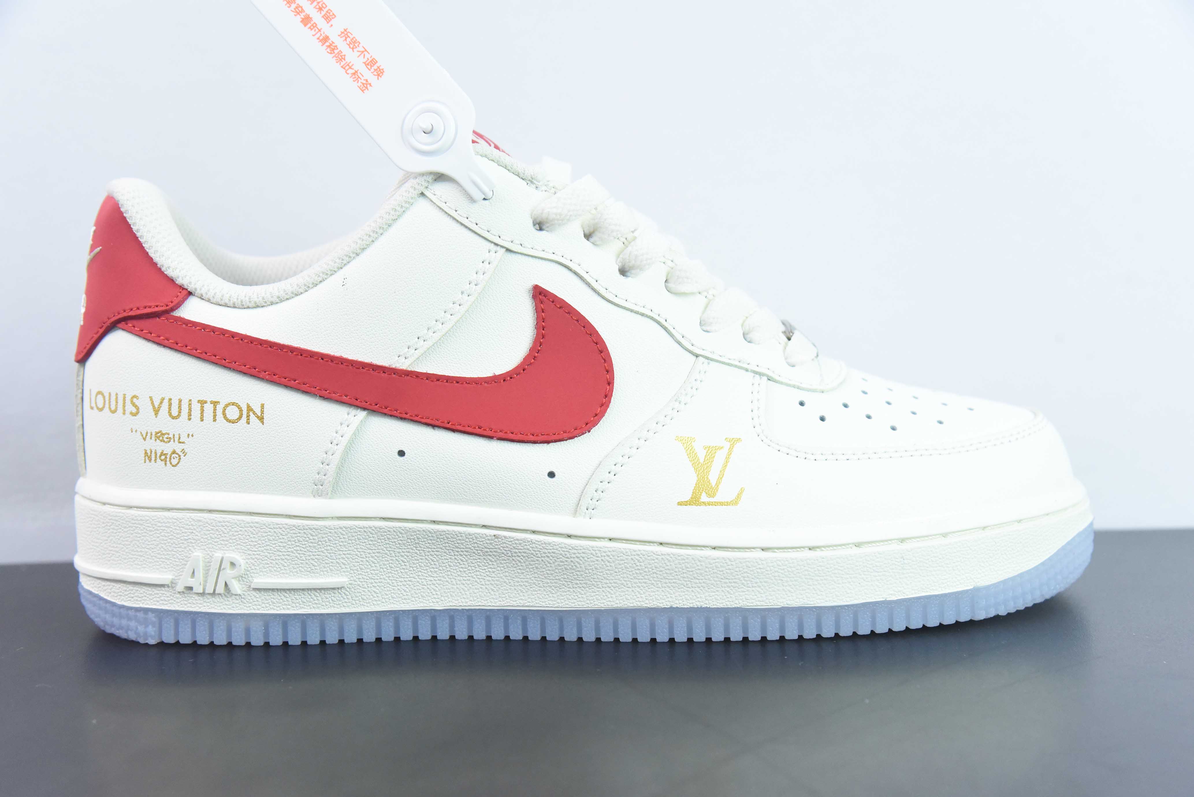 나이키 에어 포스 1 AF1 에어 포스 1 / 로우탑 화이트와 레드 LV 프린트 사이즈: 36-44 품목 번호: BS9055-711