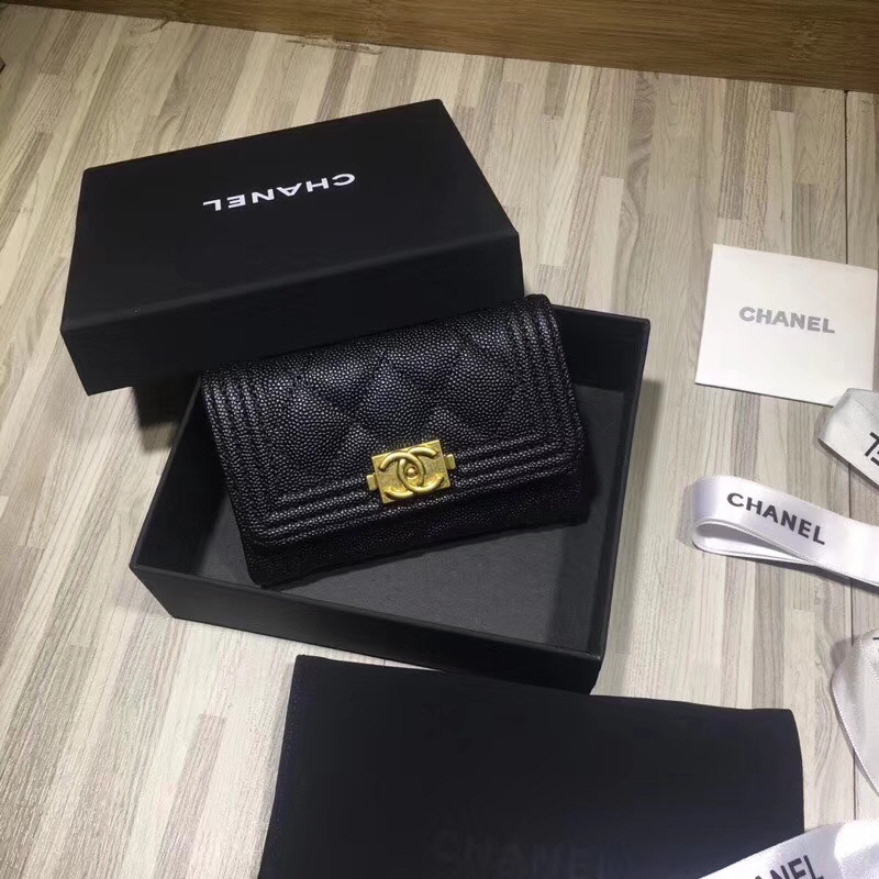 31위 CHANEL 샤넬 여성용 보이 캐비어 카드지갑 4가지색상