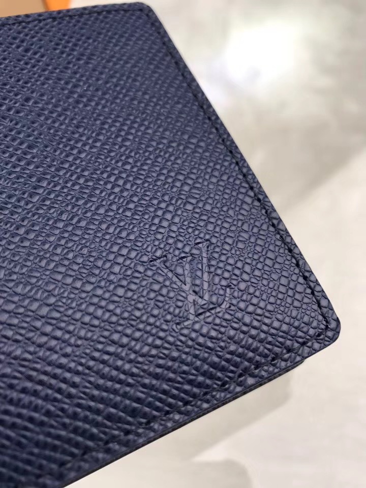 26위 LOUIS VUITTON 루이비통 반지갑 M32808