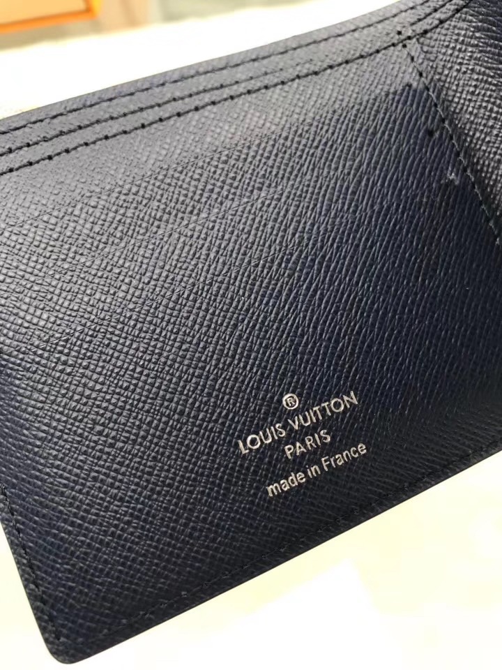 26위 LOUIS VUITTON 루이비통 반지갑 M32808