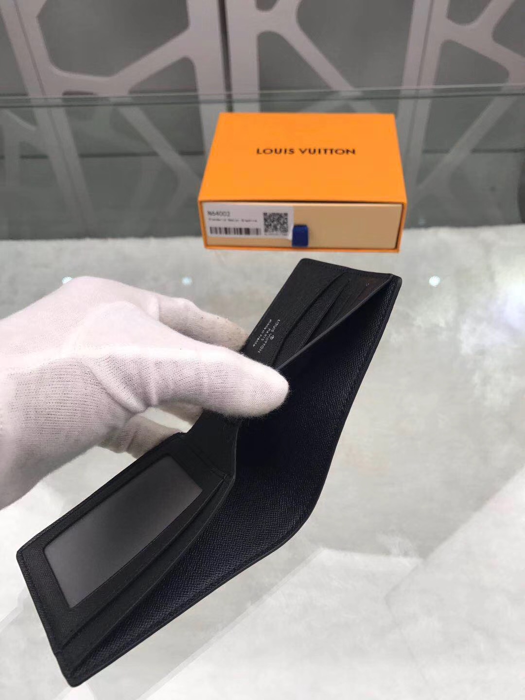  Louis Vuitton 루이비통 반지갑 M64002