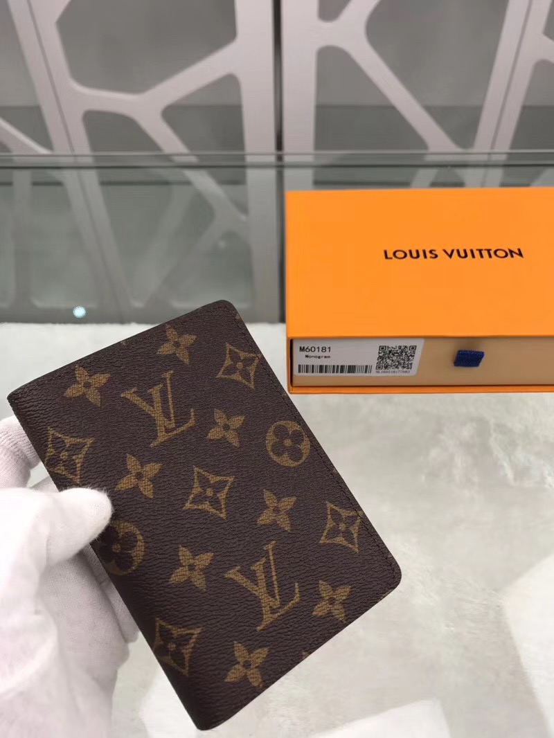  Louis Vuitton 루이비통 여권지갑 M60181