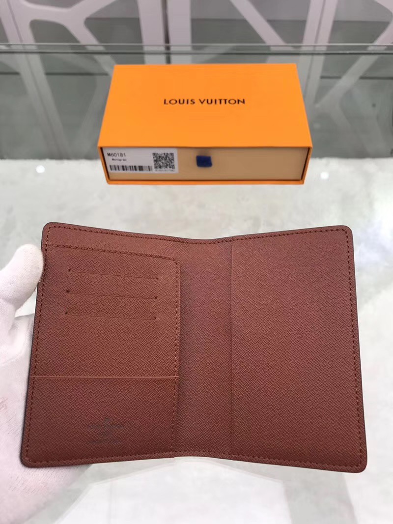  Louis Vuitton 루이비통 여권지갑 M60181