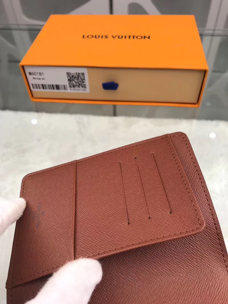  Louis Vuitton 루이비통 여권지갑 M60181
