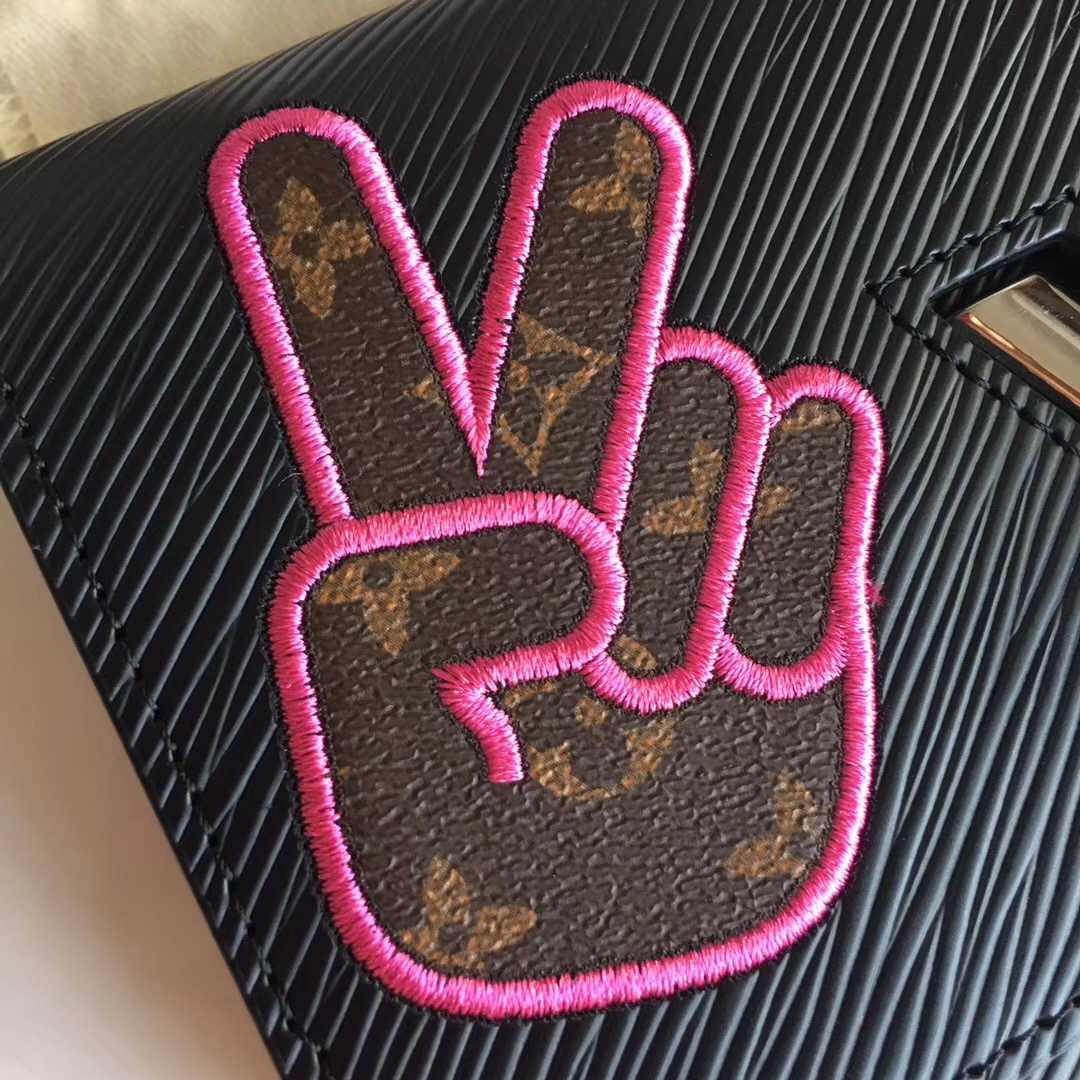  Louis Vuitton 루이비통 트위스트 체인지갑봄신상 M63320