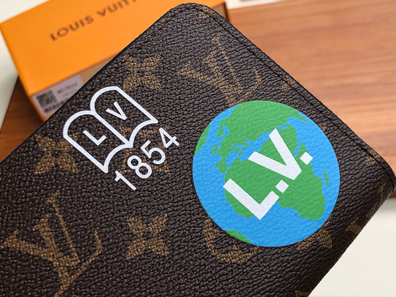 루이비통 지퍼 장지갑 M67824 봄신상