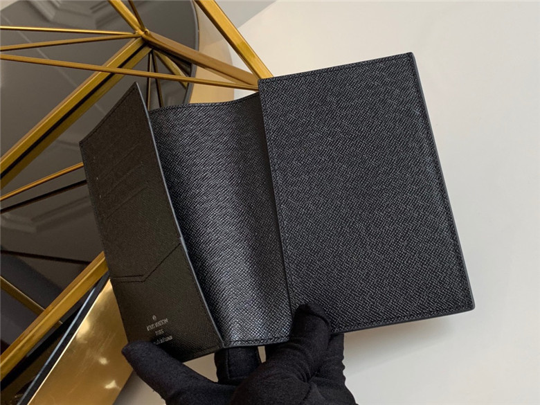  Louis Vuitton 루이비통 여권지갑 M64411-2 신상