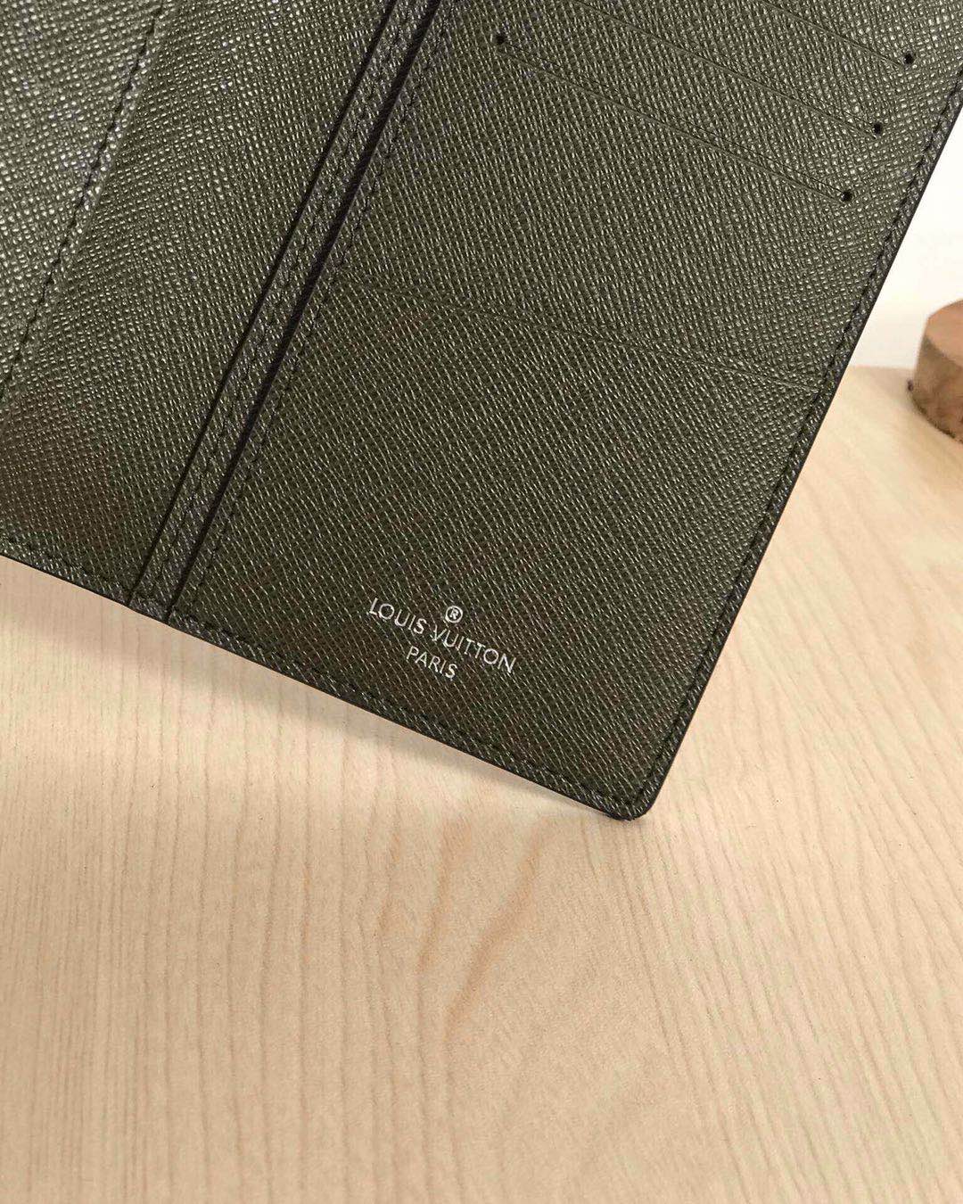  Louis Vuitton 루이비통 멀티플 장지갑 M69260 카키 2020/신상