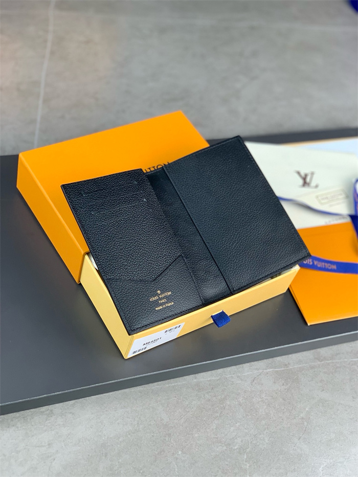 LOUIS VUITTON 루이비통 여권지갑 M46290 2024/신상