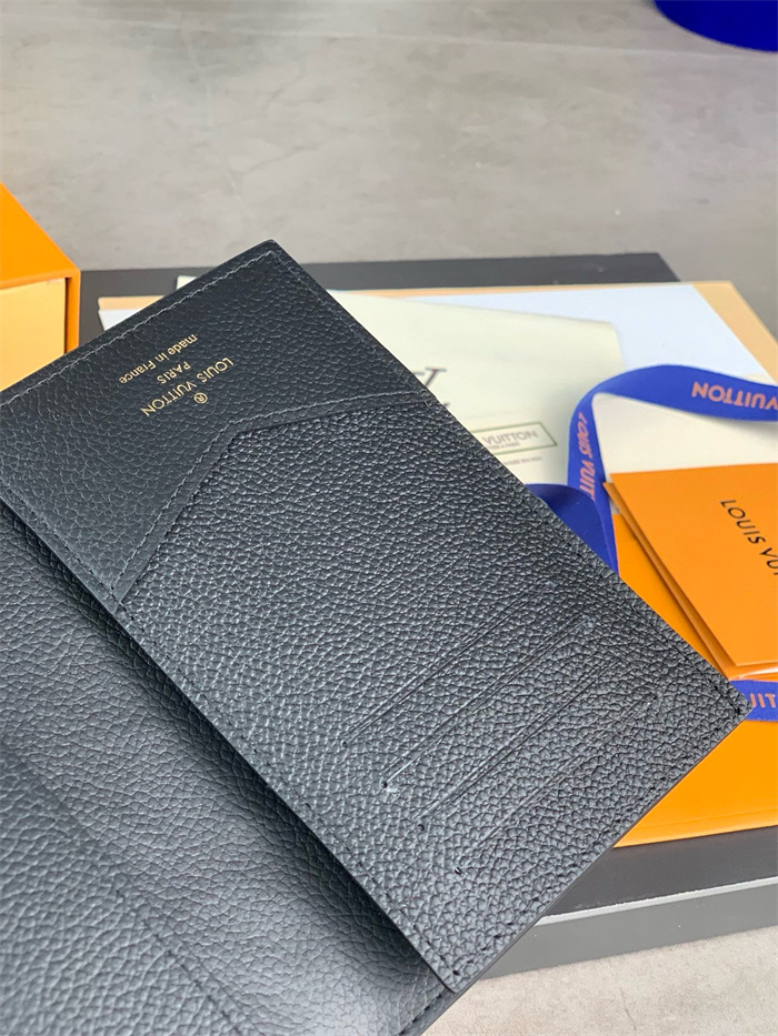 LOUIS VUITTON 루이비통 여권지갑 M46290 2024/신상