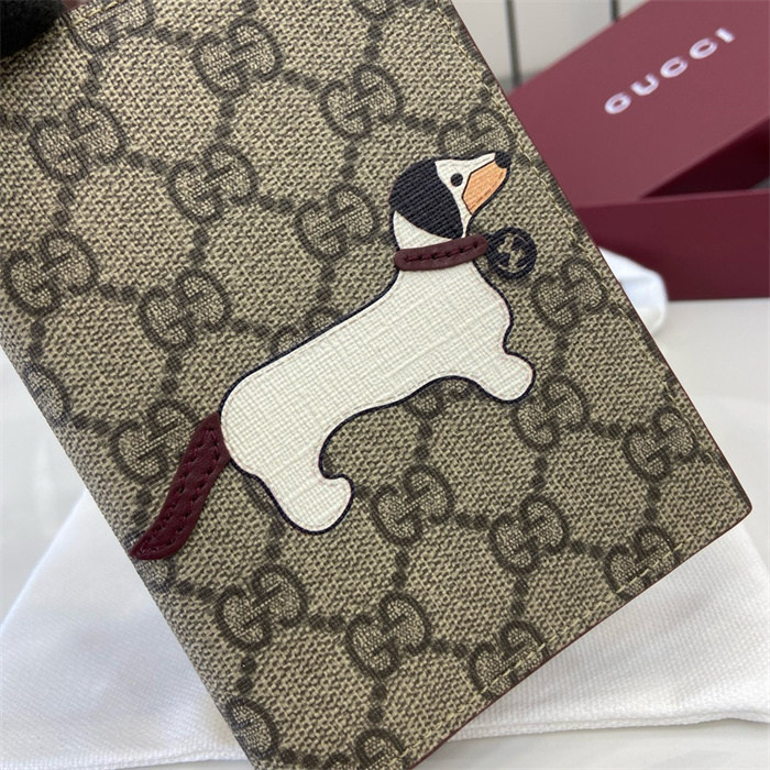 GUCCI 구찌 GG 디테일 여권지갑 810072 2024/신상