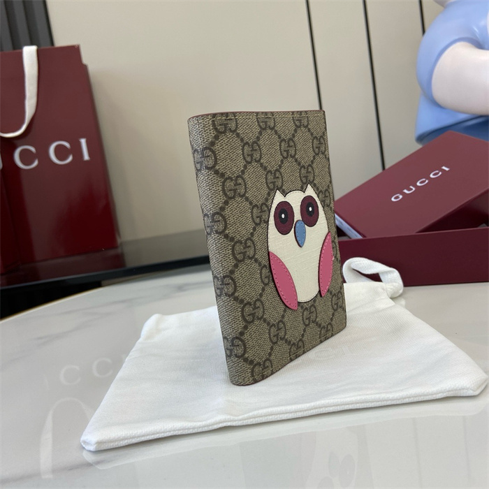 GUCCI 구찌 GG 디테일 여권지갑 810072 2024/신상