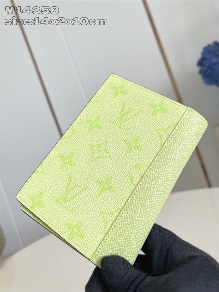 LOUIS VUITTON 루이비통 패스포트 여권지갑 M14358